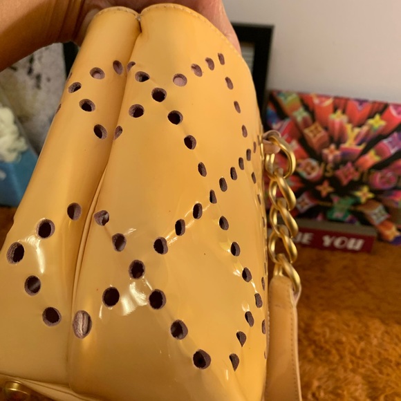 💯 Authentic Chanel Cream Perforated Shopper - Picture 13 of 16